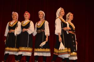 Glej lušno je pr' nas s plesalci in pevci z različnih koncev 10